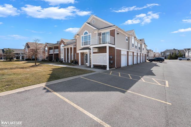 16431 Dominion Drive, Macomb, MI 48044