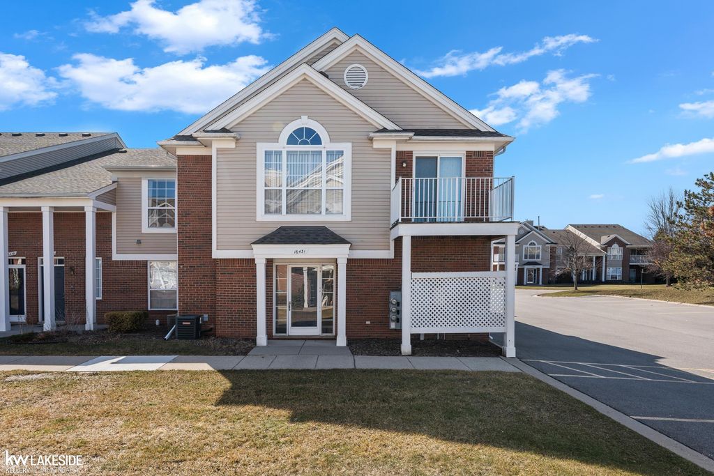 16431 Dominion Drive, Macomb, MI 48044