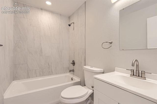 1811 S Quebec Way 31, Denver, CO 80231