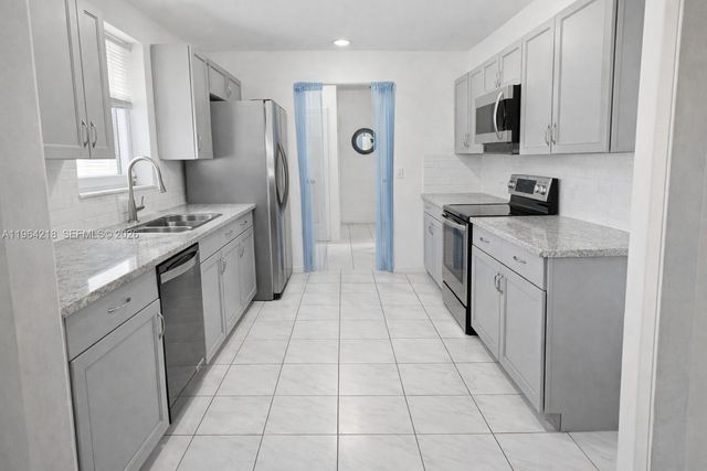 121 SW 28th Ter, Fort Lauderdale, FL 33312