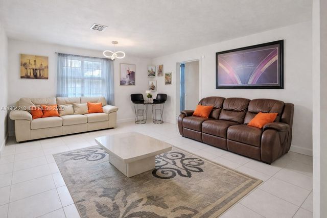 121 SW 28th Ter, Fort Lauderdale, FL 33312