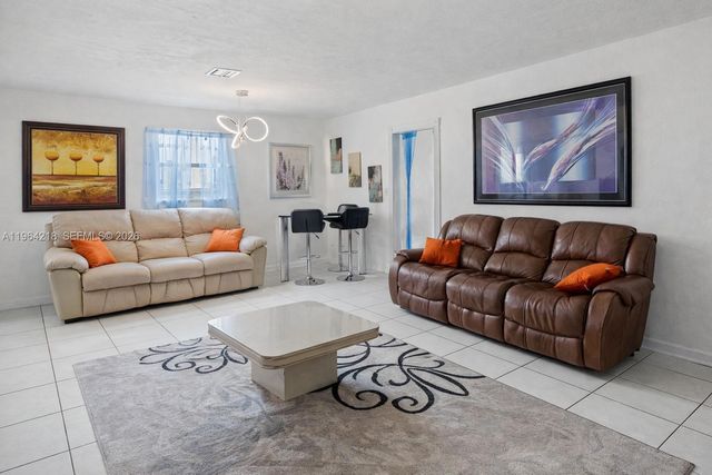 121 SW 28th Ter, Fort Lauderdale, FL 33312