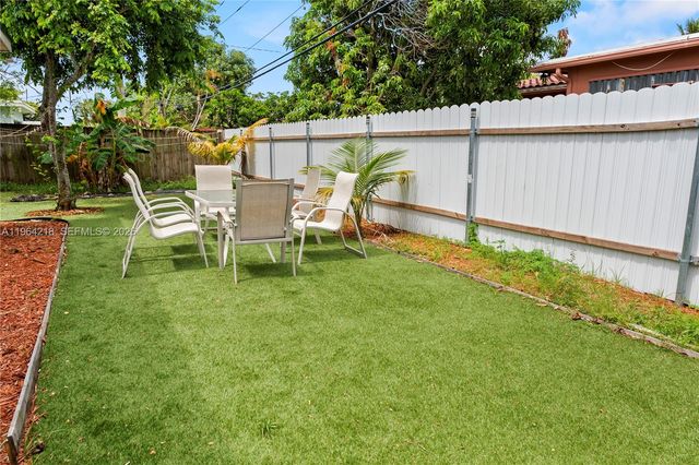 121 SW 28th Ter, Fort Lauderdale, FL 33312