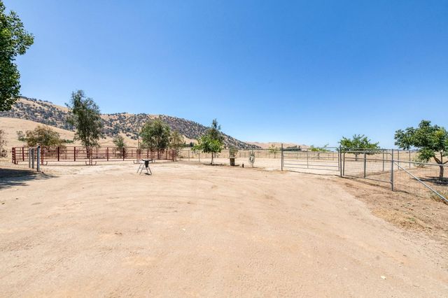 1969 Pederson Avenue, Sanger, CA 93657
