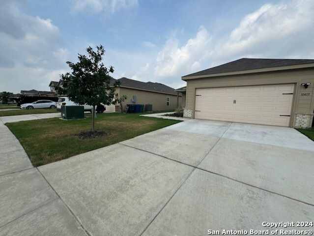 10419 Buescher Ln, San Antonio, TX 78223
