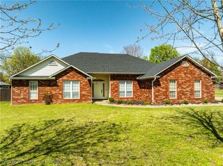 2208 Joyce Drive, Lavaca, AR 72941
