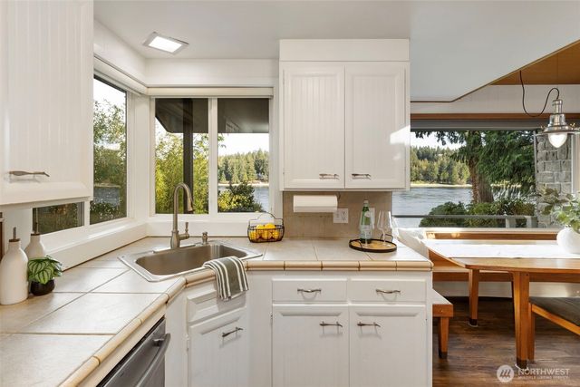 17160 Angeline Avenue South NE, Suquamish, WA 98392