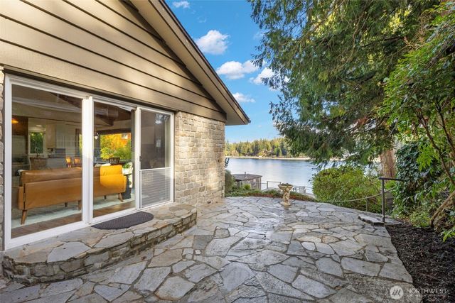 17160 Angeline Avenue South NE, Suquamish, WA 98392