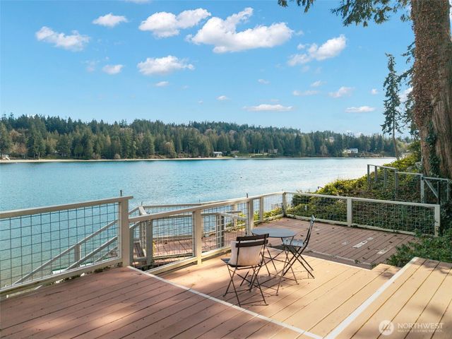 17160 Angeline Avenue South NE, Suquamish, WA 98392