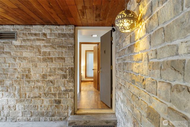 17160 Angeline Avenue South NE, Suquamish, WA 98392