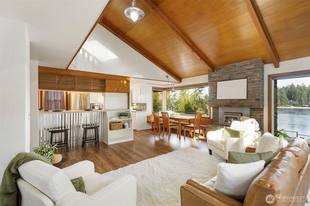 17160 Angeline Avenue South NE, Suquamish, WA 98392