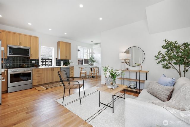 8738 13th Avenue NW, Seattle, WA 98117