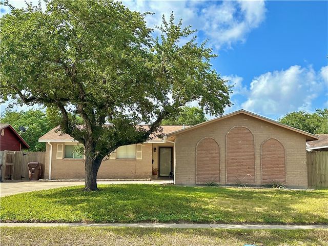 225 Briarwood Dr, Kingsville, TX 78363