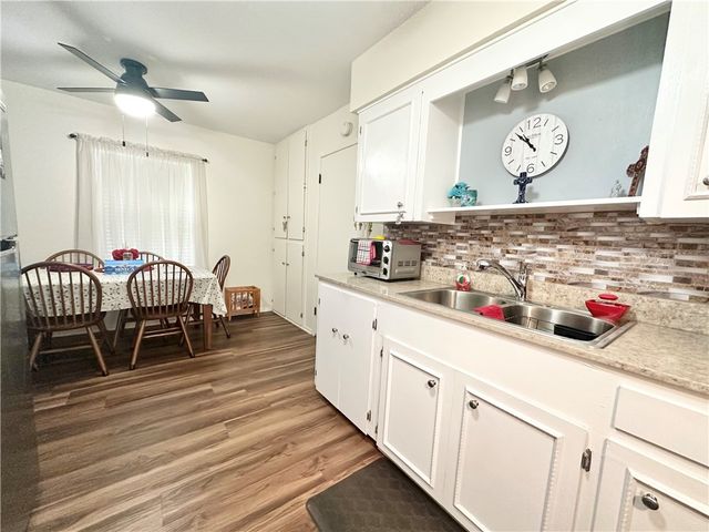 225 Briarwood Dr, Kingsville, TX 78363