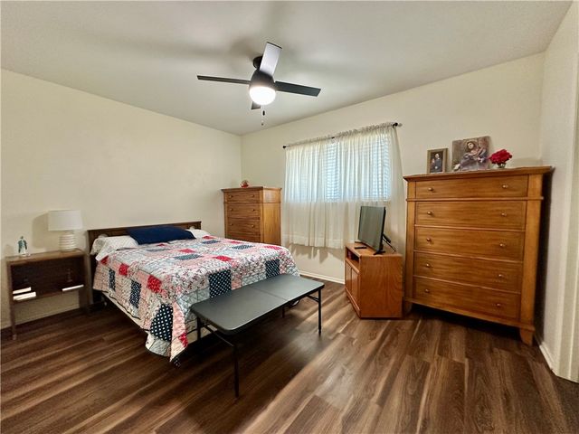 225 Briarwood Dr, Kingsville, TX 78363