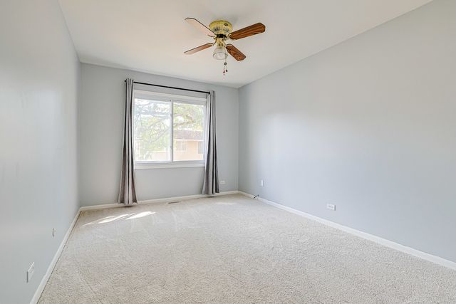 3008 Roberts Drive 5, Woodridge, IL 60517