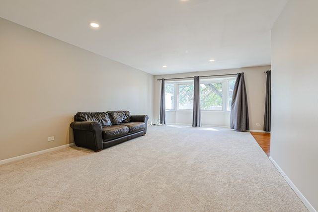 3008 Roberts Drive 5, Woodridge, IL 60517