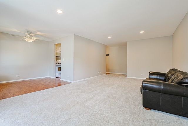 3008 Roberts Drive 5, Woodridge, IL 60517