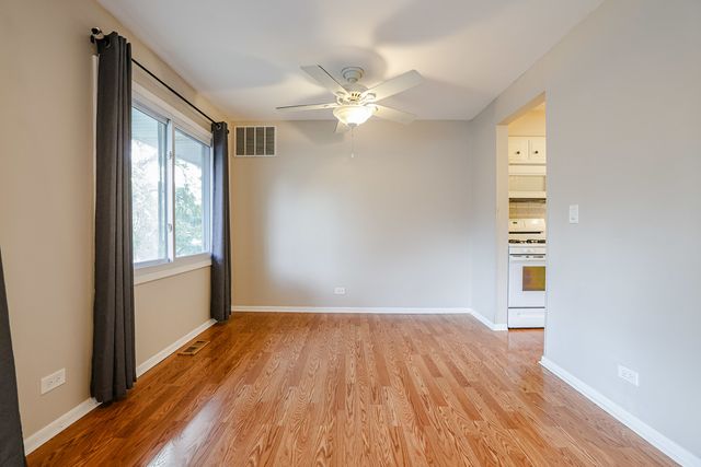 3008 Roberts Drive 5, Woodridge, IL 60517