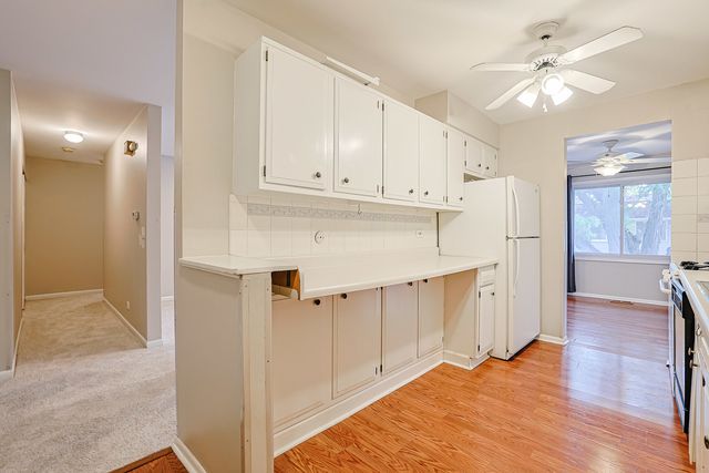 3008 Roberts Drive 5, Woodridge, IL 60517