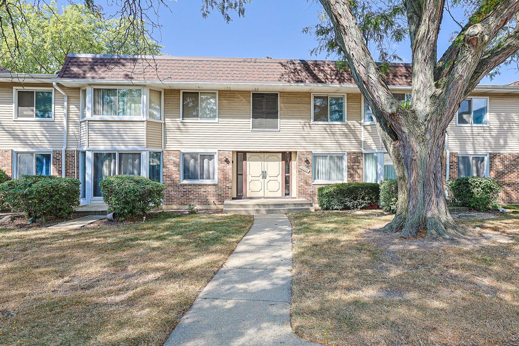 3008 Roberts Drive 5, Woodridge, IL 60517