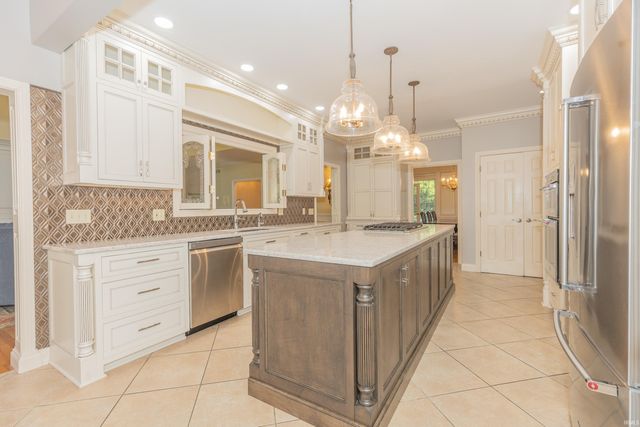 8310 Remington Drive, Evansville, IN 47711