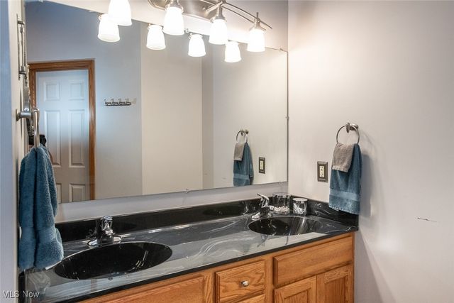 2734 Blakeslee Boulevard, Medina, OH 44256