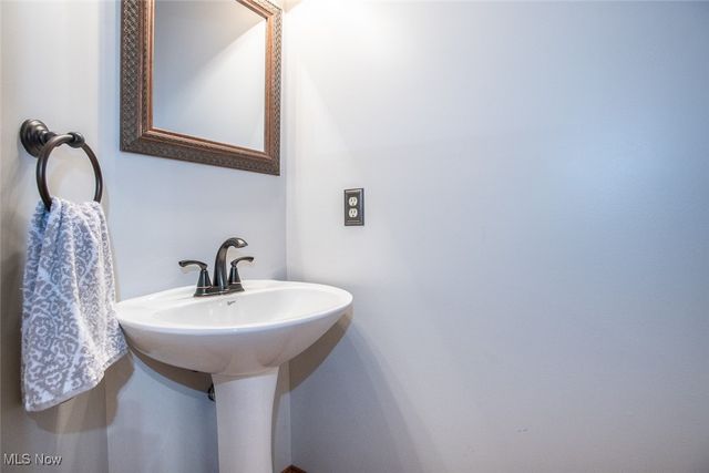 2734 Blakeslee Boulevard, Medina, OH 44256