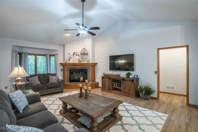 2734 Blakeslee Boulevard, Medina, OH 44256