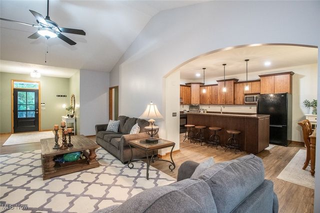 2734 Blakeslee Boulevard, Medina, OH 44256