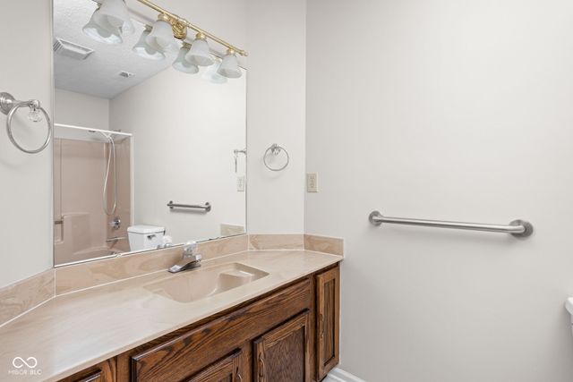 64 Dominion Drive, Zionsville, IN 46077