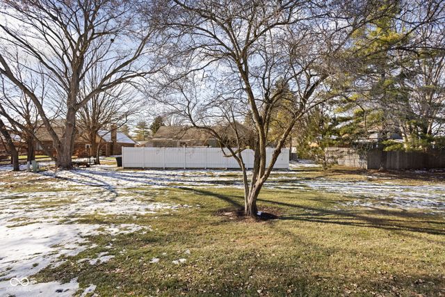 64 Dominion Drive, Zionsville, IN 46077