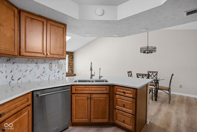 64 Dominion Drive, Zionsville, IN 46077