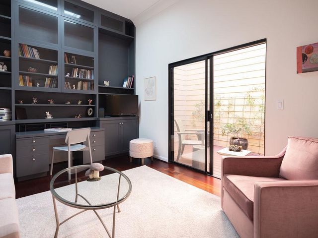 11 Susan Gale Court, Menlo Park, CA 94025