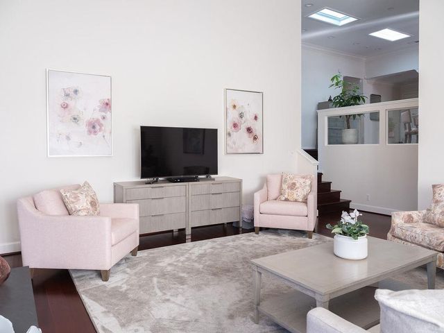 11 Susan Gale Court, Menlo Park, CA 94025