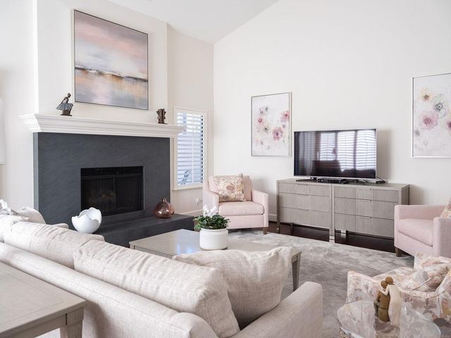 11 Susan Gale Court, Menlo Park, CA 94025