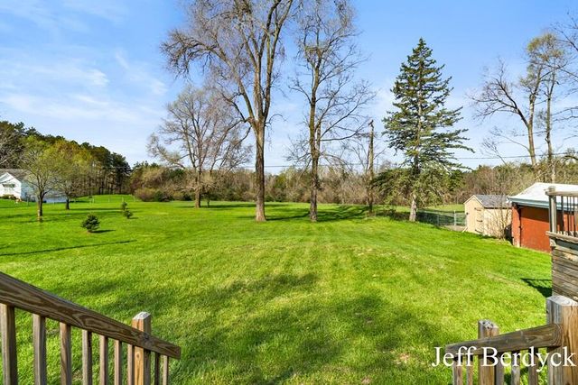11287 Long Lake Drive NW, Sparta, MI 49345