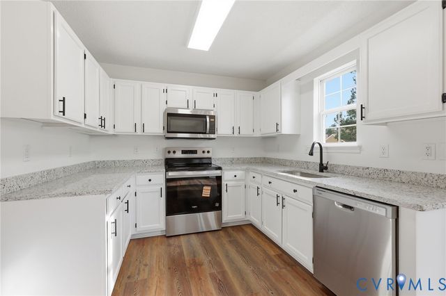 725 Cobbs Point Way, Cobbs Creek, VA 23836