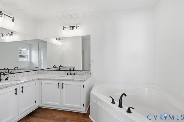 725 Cobbs Point Way, Cobbs Creek, VA 23836