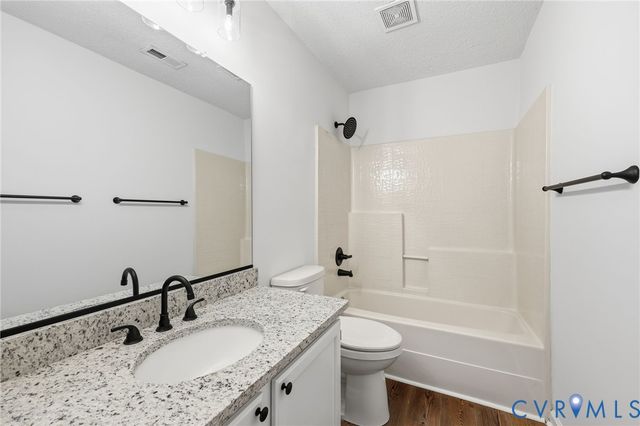 725 Cobbs Point Way, Cobbs Creek, VA 23836