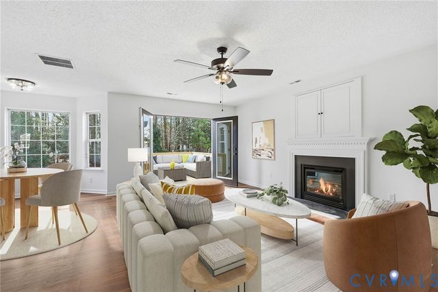 725 Cobbs Point Way, Cobbs Creek, VA 23836