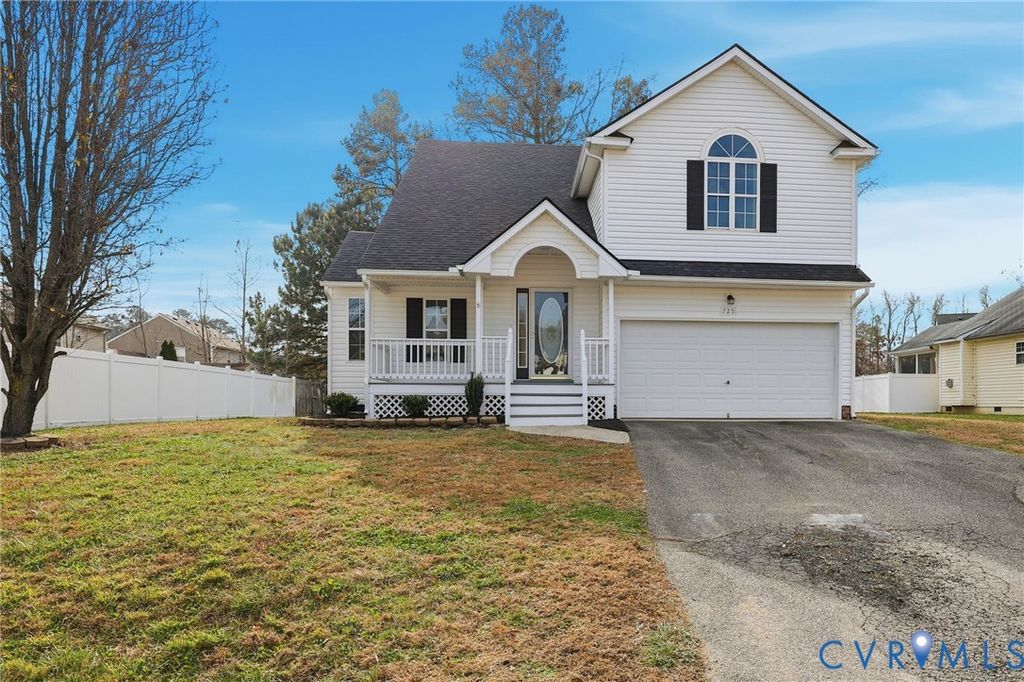 725 Cobbs Point Way, Cobbs Creek, VA 23836