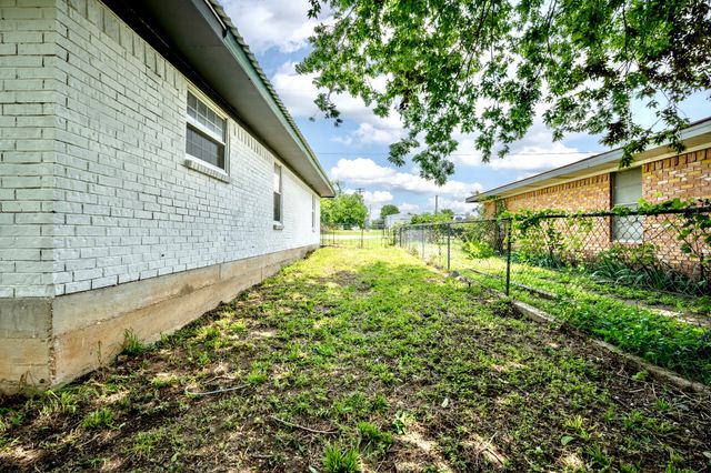 805 Virginia, Morgan, TX 76671