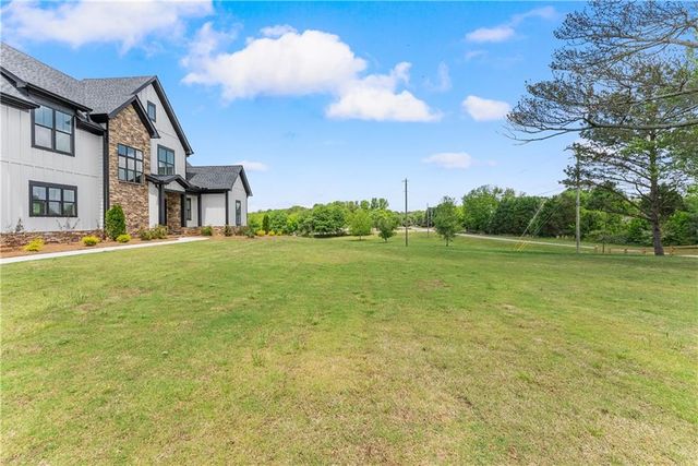 2275 Dr Bramblett Road, Cumming, GA 30028