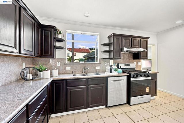 2241 Kelly St, Hayward, CA 94541