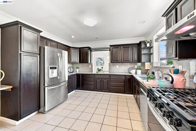 2241 Kelly St, Hayward, CA 94541
