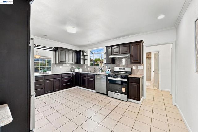 2241 Kelly St, Hayward, CA 94541