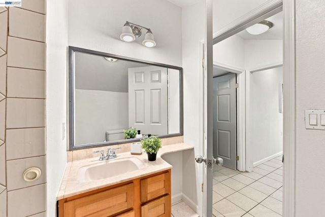 2241 Kelly St, Hayward, CA 94541
