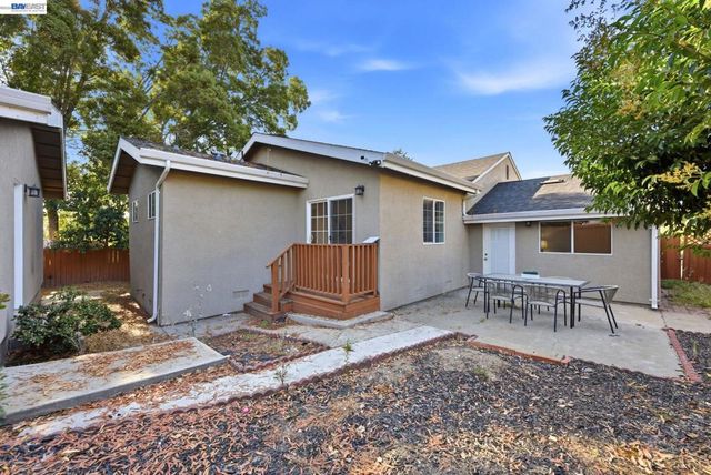 2241 Kelly St, Hayward, CA 94541