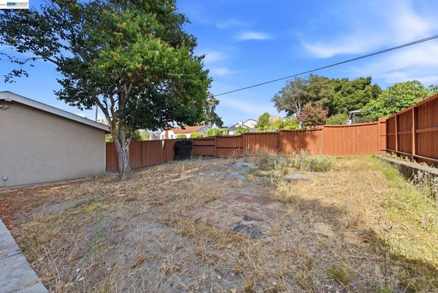 2241 Kelly St, Hayward, CA 94541